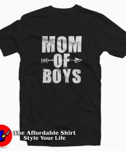 Mom of Boys Cute Motherhood Graphic T-Shirt