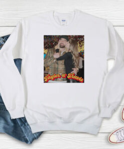 Taylor Swift And Travis Kelce Kissed In Newly Shared Photo Sweatshirt